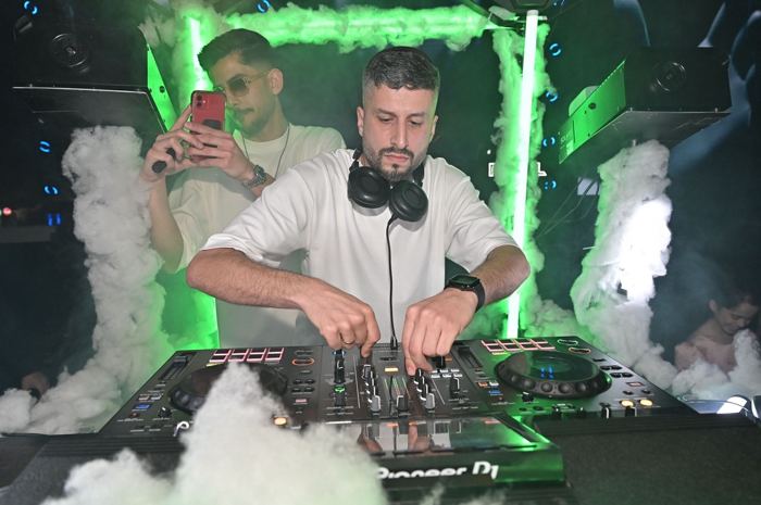Mixing in a white tee